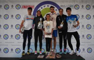Los tres primeros clasificados masculinos y femeninos de la San Silvestre de Pontevedra 2019