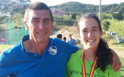 Claudia Puig se cuelga la medalla en el nacional juvenil